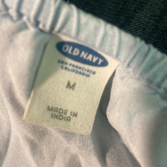 Old Navy tank style top (M) - Picture 3 of 4